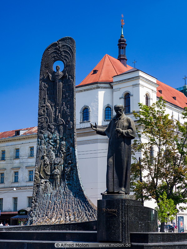 14 Taras Shevchenko statue