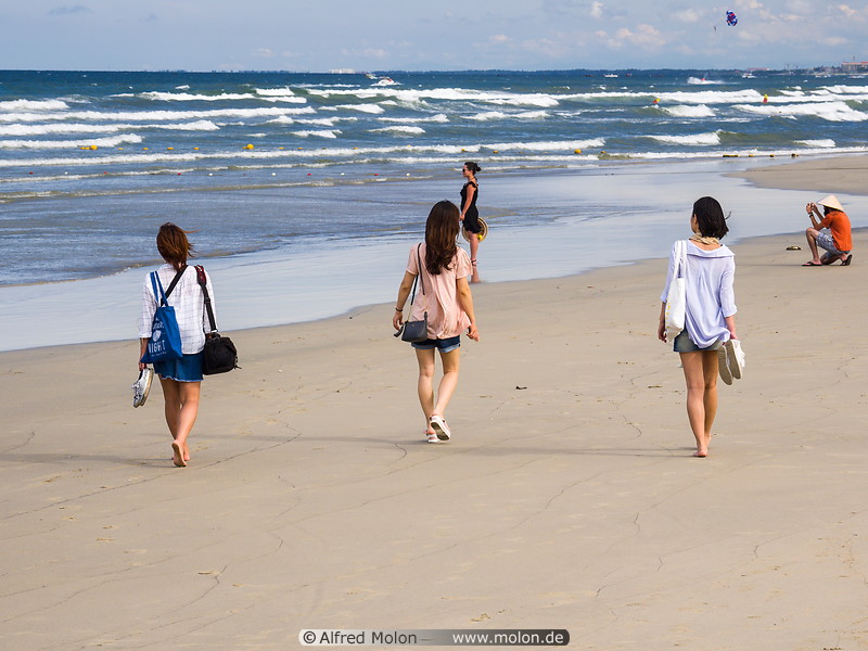 08 Young women walking on the beach