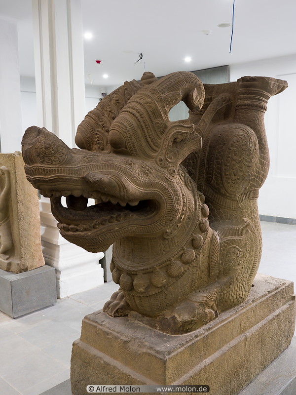 12 Dragon statue