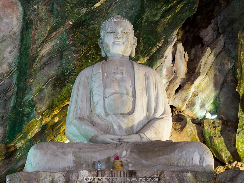 10 Buddha statue