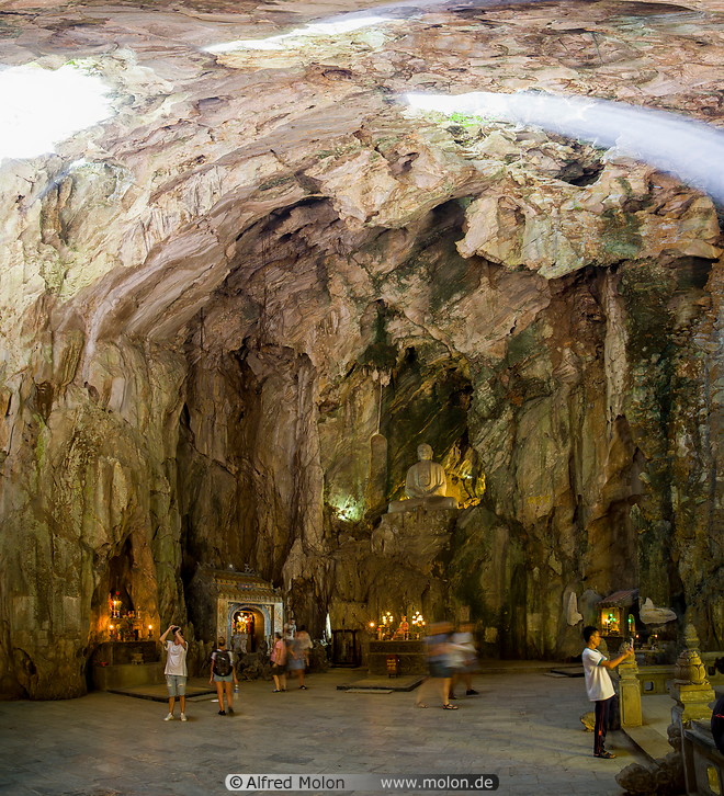 11 Huyen Khong cave
