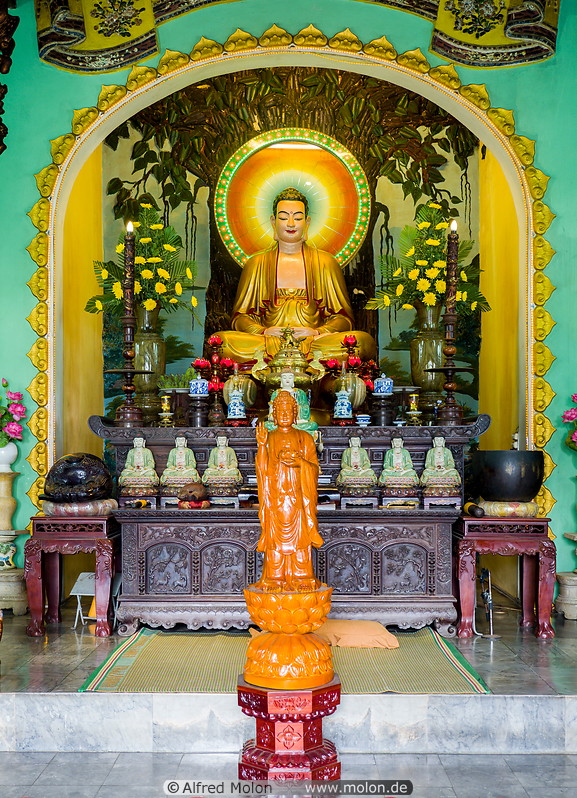 03 Buddhist altar