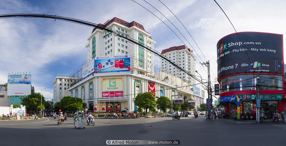 13 Vinh Trung Plaza