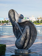 05 Riverside statue
