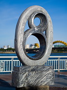 08 Riverside statue