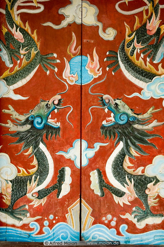 07 Dragon painting on Chuaong hall door