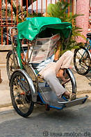02 Bicycle rickshaws near Guangdong assembly hall