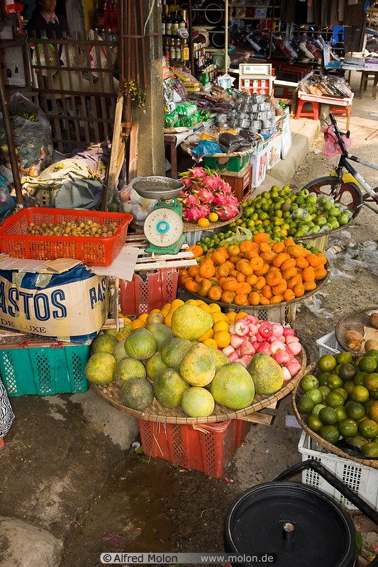 11 Fruits vendor stall