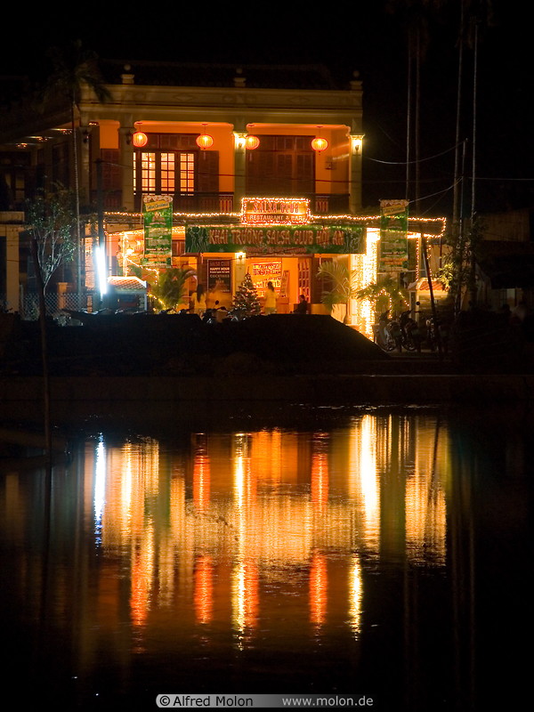 10 Restaurant on river at night