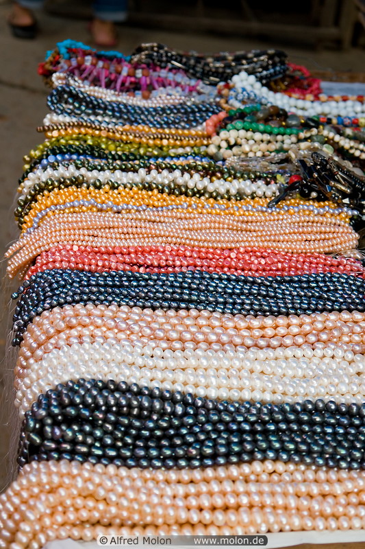 02 Coloured pearls chains