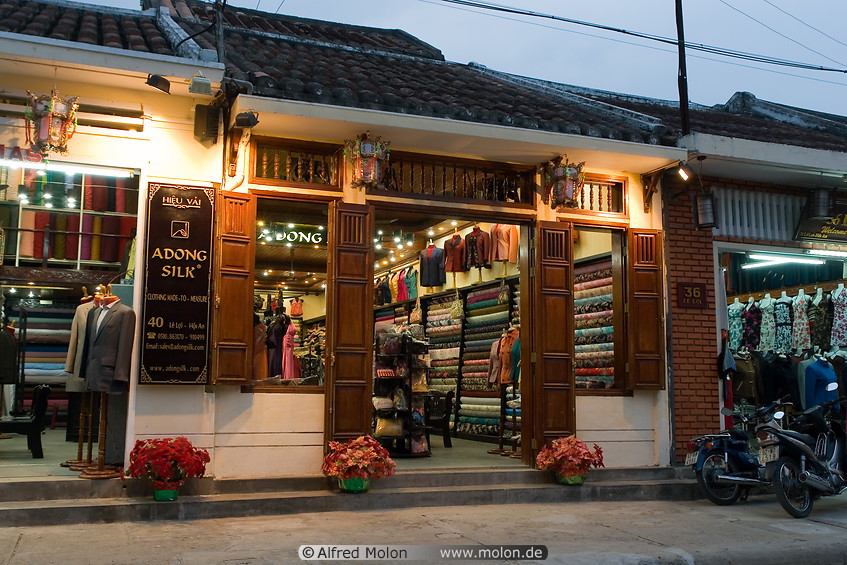 09 Silk shops