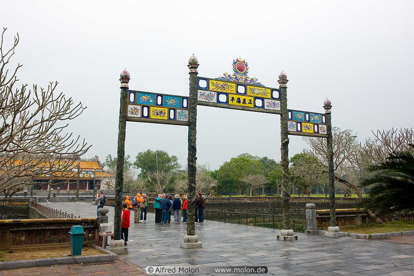12 Ceremonial gate