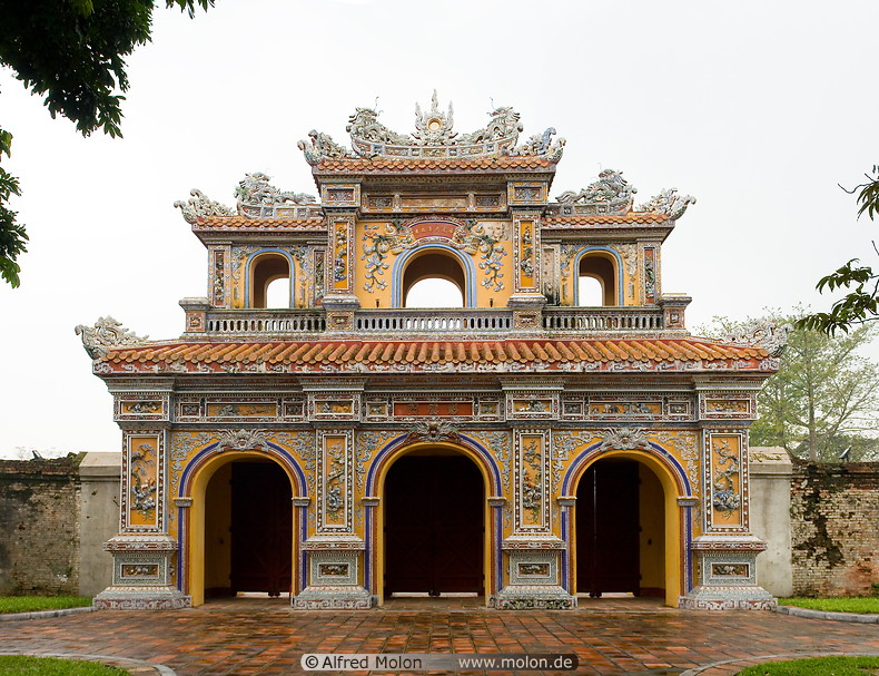 35 Hoa Bin gate