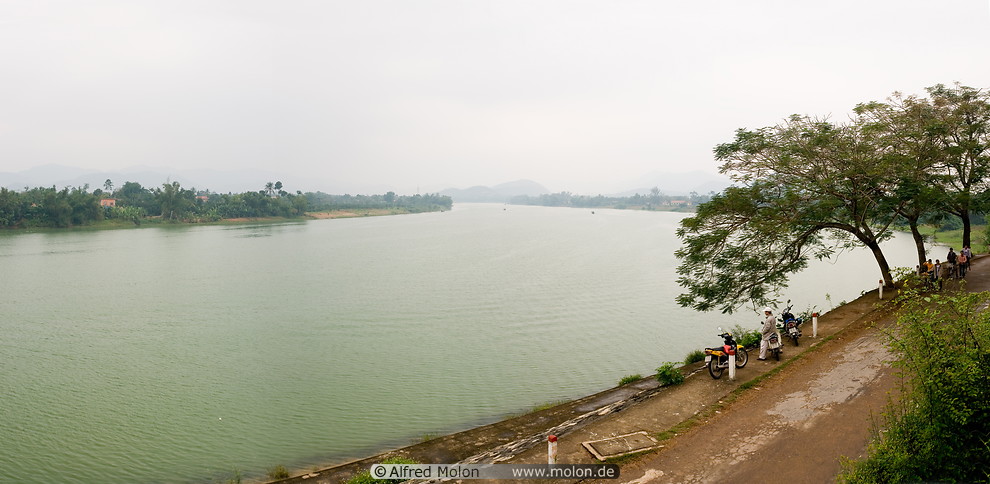 09 Huong Giang Perfume river