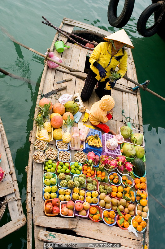 12 Fruits vendor on boat