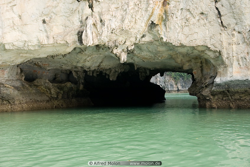 14 Sea passage cave