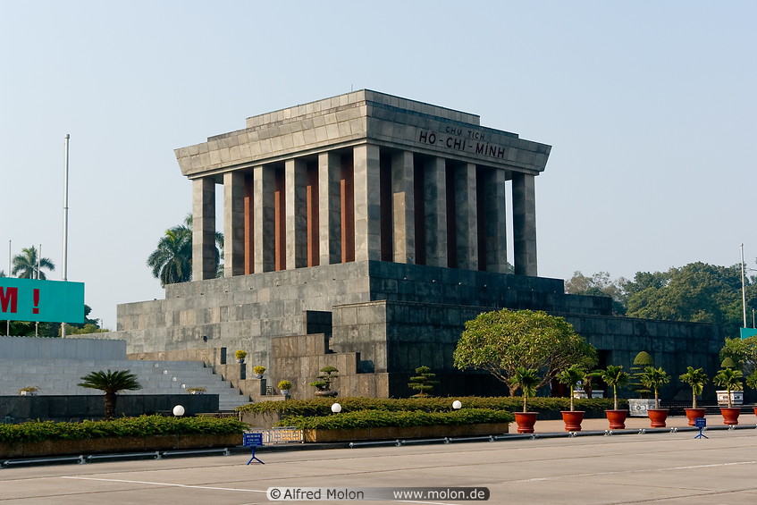 04 Ho Chi Minh mausoleum