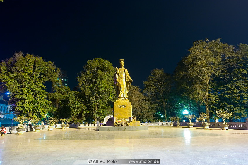 24 Statue of emperor Ly Thai To in Indira Gandhi park at night