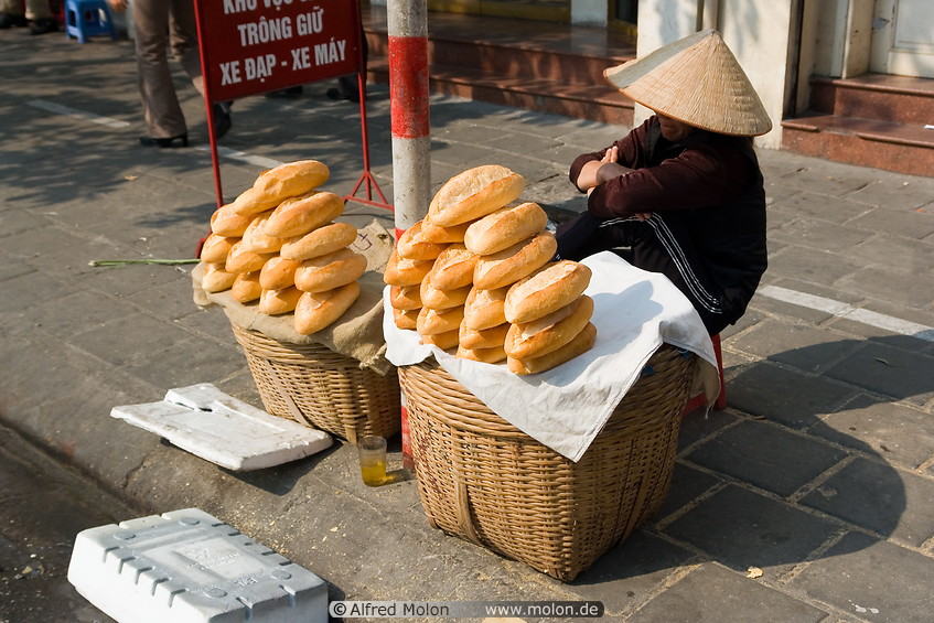 07 Bread seller