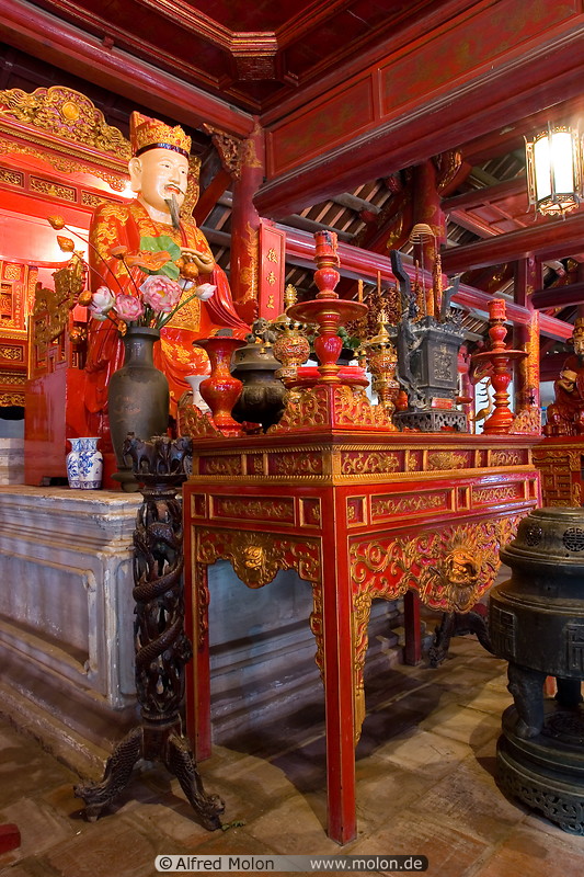 12 Altar with statue of Confucius