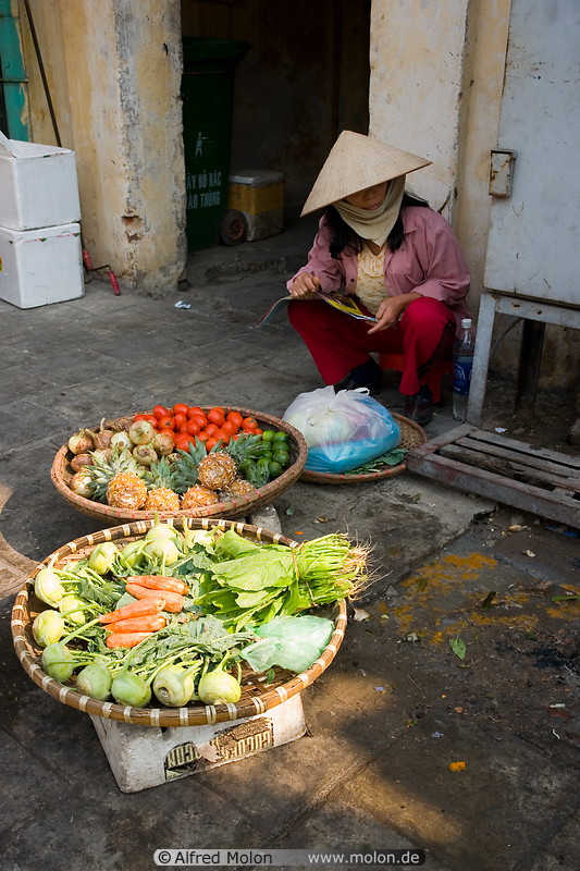 02 Fruit vendor with baskets