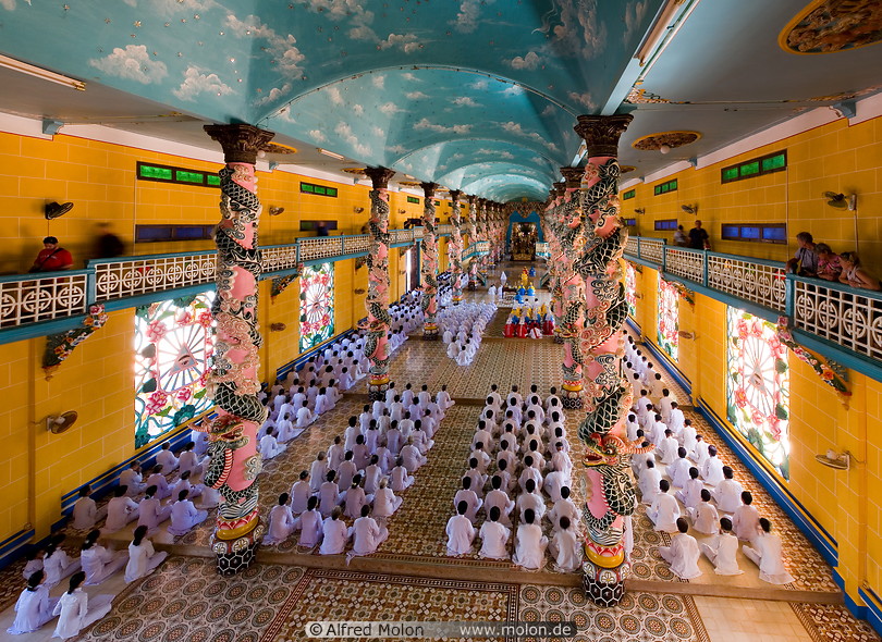 06 Interior of Cao Dai Great Temple